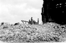 2001-1797 Puinresten na het bombardement van 14 mei 1940. Verwoeste HBS gebouw.