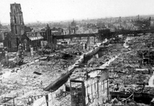 2001-1967 Gezicht op de door het Duitse bombardement van 14 mei 1940 getroffen omgeving van de Hoogstraat, ...