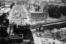 2001-1986 Gezicht op de door het Duitse bombardement van 14 mei 1940 getroffen omgeving van de Wijnstraat en Wijnhaven. ...