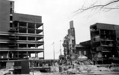 2001-2002 Restanten van het warenhuis de Bijenkorf aan de Schiedamsesingel, na het bombardement van 14 mei 1940.