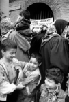 2001-904 Ouders van leerlingen van basisschool de Opperd in de Oleanderstraat protesteren tegen het gedwongen vertrek ...