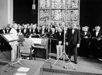 2001-980 Geluidsopnamen in de Goede Herderkerk te Schiebroek een zanguitvoering door het RET-Mannenkoor met medewerking ...