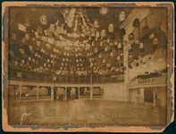2003-1356 Interieur van het Amerikaansch Danspaviljoen aan het Stationsplein. Het volgde in 1912 het Cirque Variété van ...