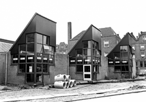 2004-5031 Gezicht op het wijkgebouw en bibiliotheek aan de Nieuwe Crooswijkseweg.