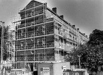 2004-5619 Chris Bennekerslaan, renovatie van de woningen tijdens de jaren tachtig.