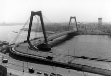2005-10528 De Willemsbrug uit noordwestelijke richting gezien.