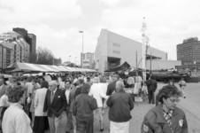 2005-11267 Op de Schiedamsedijk is een antiekmarkt.