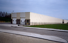 2005-1630 Exterieur van bedrijfspanden in Aluminumstraat.