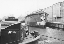 2005-6886 Het ramtorenschip '' de Buffel v??r de restauratie, in haven van Slikkerveer.