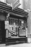 2005-9677 In de Proveniersstraat op nr. 29a is de sigarenwinkel van de heer W. Ceelen. De zaak bestond van 1915 tot ...
