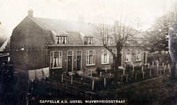 CAPHV-815 Woningen aan de Nijverheidstraat 247 tot en met 255 in Capelle aan den IJssel (Capelle-West).