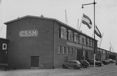 XIV-355-06-3 C.S.S.M., het gebouw van NV Corn. Swarttouw's Stuwadoorsmaatschappij aan de Radiostraat / Merwehaven.