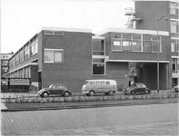 XXII-73-00-01-1TM-3 Nieuwe gebouw van Instituut Bender aan de Vondelweg. Afgebeeld van boven naar beneden:-1: ...