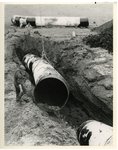 1967-380 Werkzaamheden aan de waterleiding van de Drinkwaterleiding Rotterdam (DWL) op de Berenplaat bij IJsselmonde.