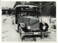 1969-6 Eerste RET-buslijn A naar de Groote Markt. De nieuw bus was vervaardigd door fabrikant Krupp en het Rotterdamse ...