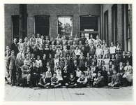 1976-357 De Keucheniusschool voor de MULO aan de Zomerhofstraat 83, een Christelijke school voor uitgebreid lager ...