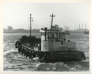 1992-5395 Een vaartuig van de DWL (Drinkwaterleiding Rotterdam) 15 op de Nieuwe Maas.