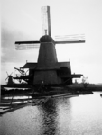 1972-408 De Rotterdamse Schie met houtzaagmolen de Adelaar, links de Oudendijkse bovenwatermolen.