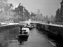 VIII-91-00-01-1 Gezicht op de Schiekolk met sneeuw, op de achtergrond de Delftsevaart, vanaf de Delftse poort uit het ...