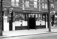 1976-10353 Grand café De Heemraad op nr. 276 aan de zuidzijde van de Nieuwe Binnenweg.