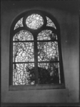 1976-4011 Glasgeschilderd raam in de Oude Kerk aan de Aelbrechtskolk.