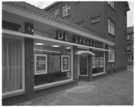 12132 Exterieur kantoor van De Spaarbank aan de Utenhagestraat in de wijk Carnisse.