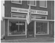 13308 fietsenwinkel Piet Hordijk aan de Terbregseweg.