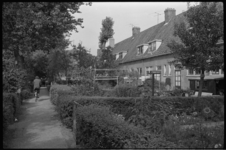 20016-27-32b-30a Looppad bij de huizen in Tuindorp Vreewijk.