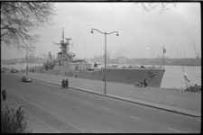 20019-97-38 Britse fregat Rothesay ligt aan de Parkkade.