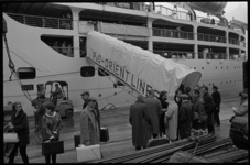 20036-46-6 Aankomst reizigers passagiersschip RMS Orcades van de P&O Orient-Lines.