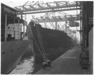 2014-1 In de Waalhaven ligt het Zuidslavische m.s. Pohorje, het 20.000e schip dat in 1958 Rotterdam als bestemming had.