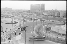 20645-1-2 Overzicht van vernieuwde verkeersader Weena richting (o.a.) Stationspostkantoor, Centraal Station en Groot ...