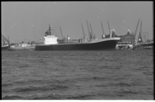 21322-5-18 Engels containerschip Flinders Bay aan de Wilhelminakade.
