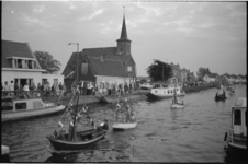 21995-7-16 Overzicht van gepavoiseerde sloepen en zeilboten, gefotografeerd in Terbregge vanaf de Prinses Irenebrug.