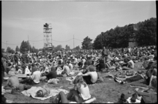 22043-5-9 Popfestival Kralingen: overzicht festivalterrein met bezoekers.