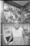 22692-4-27 Culinair redacteur Henriëtte Holthausen in haar keuken.
