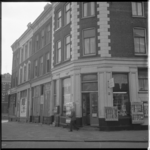 23244-1-12 Het Goudseplein met kruidenierswinkel De Lekkere Hoek.