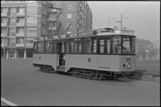 24697-6-2 Allan tramwagen 515 rijdt met een eigen RET-reclame op het Oostplein