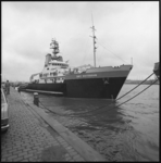 25249-1-8 De zeesleper Smit Rotterdam bij de Parkkade. Het gaat proefvaarten maken en 15-04-1975 wordt de ...