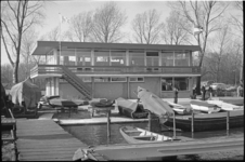 305591-36 Het clubhuis van de Kralingsche Zeilclub aan het Langepad 25 dat op 3 maart 1967 door burgemeester W. ...