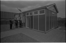 305716-15 Opening van de eerste politiepost in de Alexanderpolder (Het Lage Land), gevestigd in een tijdelijk gebouwtje ...