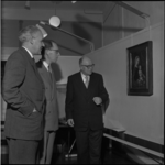 306 P.A. Begeer,(rechts); H.J.J. Witzel; C.A. 't Hart tijdens opening tentoonstelling met werken uit Museum Boijmans, ...