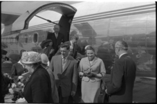 3178-1 Burgemeester van Newcastle-on-Tyne, mevrouw D.A. Fitzpatrick arriveert op vliegveld Zestienhoven n.a.v. nieuwe ...