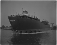 3390-1 Op de scheepswerf van Verolme in Alblasserdam is de 'Presidente Dutra' te water gelaten.