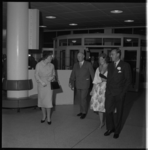 3581 Prins Bernhard gaat met de prinsessen Beatrix en Irene aan boord van de ss 'Rotterdam'. Zij werden verwelkomd door ...