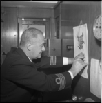4153-2 Kapitein L.M. Schaarman van ss. 'Boskoop' gaat met pensioen.