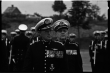 4306-1 Prins Bernhard is aanwezig bij de commando-overdracht van het Korpsmariniers.