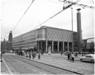 4312 Exterieur van Beursgebouw, gefotografeerd vanaf vluchtheuvel voor de Rotterdamsche Bank op de Coolsingel, richting ...