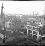 5043-1 Sloop en nieuwbouw in de wijk Cool; gedeelte van de Zwarte Paardenstraat (nu Westblaak).