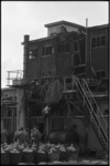 5571-1 Een exploderende verdamper zorgde voor grote schade bij de N.V. Fabriek voor Chemische Producten 'Vondelingenplaat'.